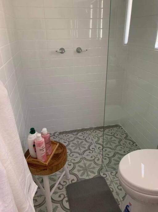 The Wandering Duck - Heritage Tiny House Strahan Bagian luar foto