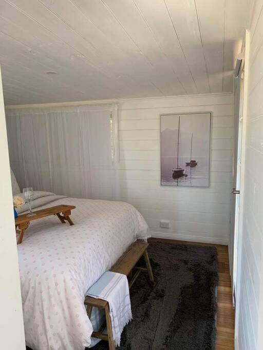 The Wandering Duck - Heritage Tiny House Strahan Bagian luar foto