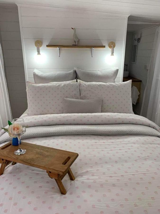 The Wandering Duck - Heritage Tiny House Strahan Bagian luar foto